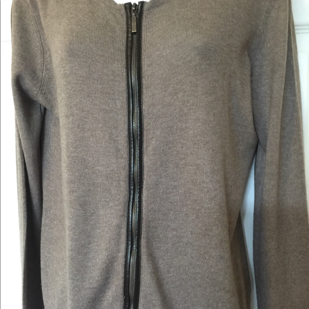 Zippered sweater - Picture 2 of 5